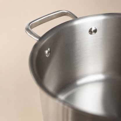 Titanium stockpot cooking